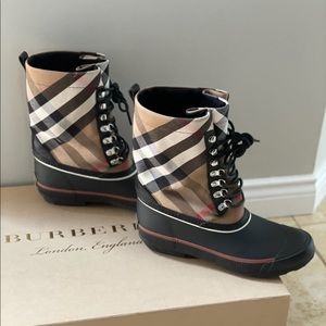 Burberry boots
